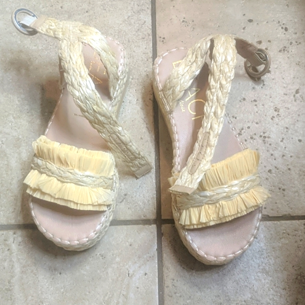 BEACH by Matisse sandals. Size 9M. Natural/Yellow